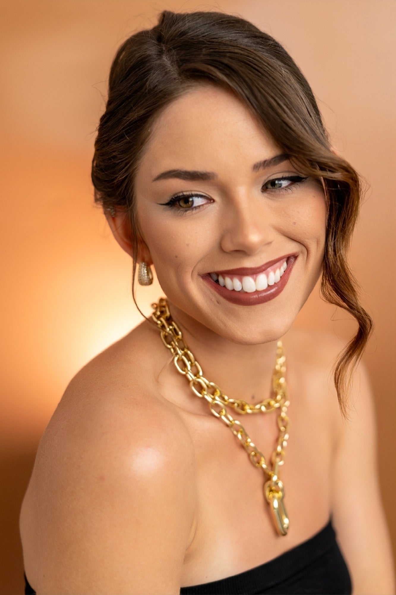 Soft glam makeup on the Gold Coast by Katherine Art — glowing skin, bronzed tones and elegant bridal styling.