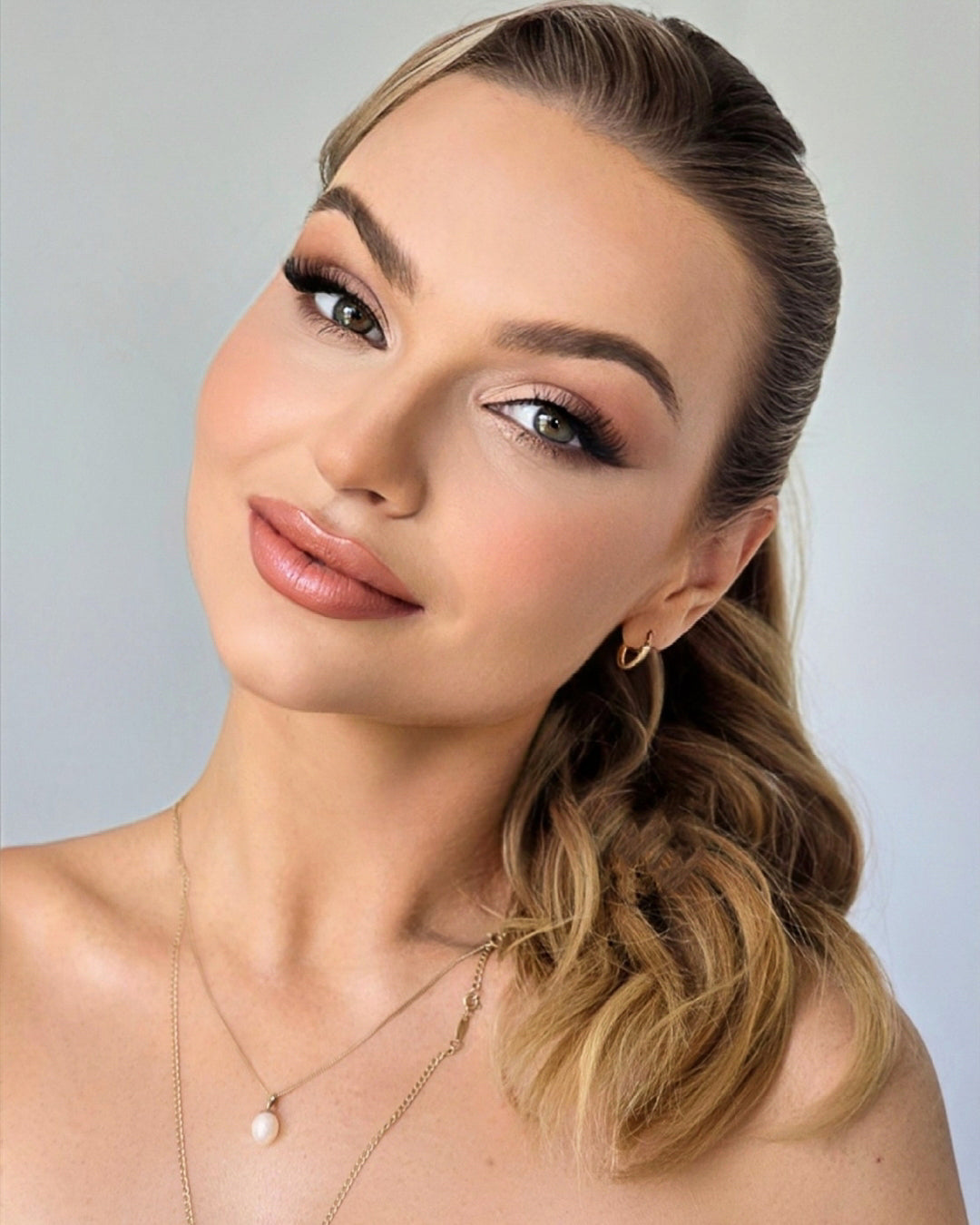 Luxury makeup with soft-focus radiant finish, perfectly blended complexion and natural elegant look