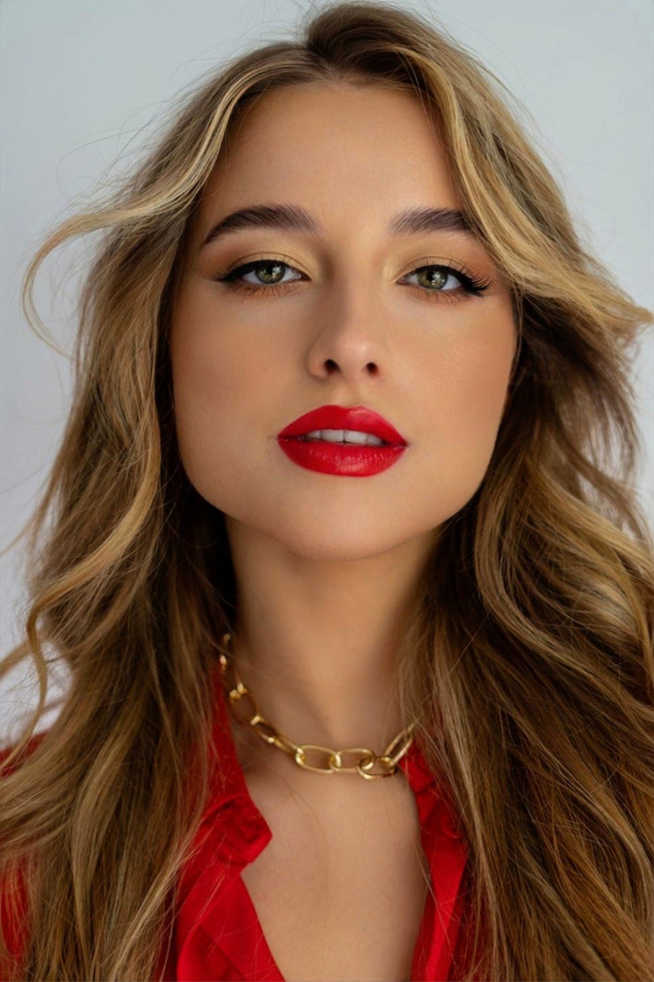 Soft glam makeup with glowing skin and elegant styling by Katherine Art on the Gold Coast.
