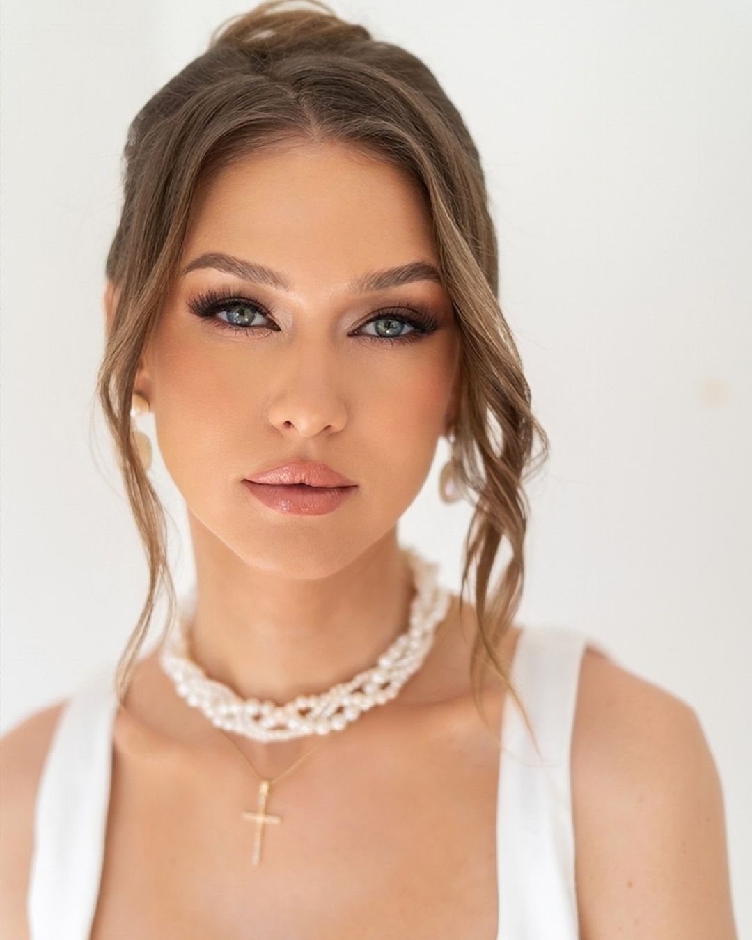 Luxury bridal hair and makeup by Katherine Art Makeup in Queensland, Australia